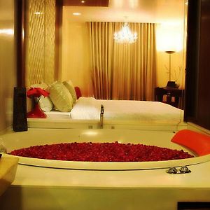 Aura Suite Private Jacuzzi